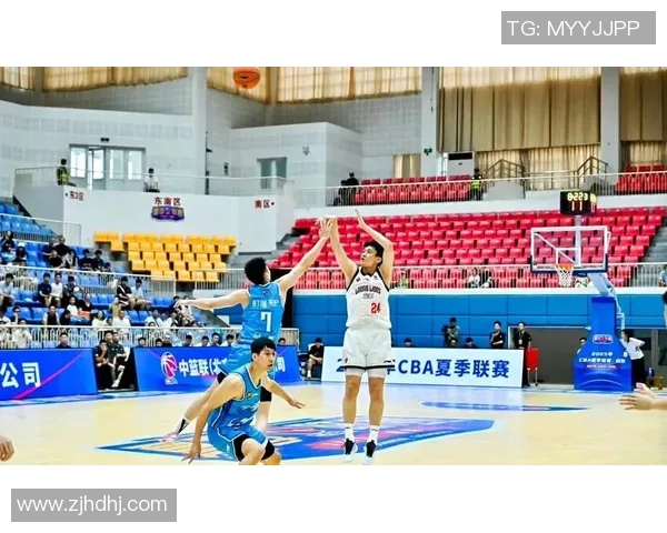 CBA赛场掀起青春风暴新秀球员接连爆发展现惊艳实力引发广泛关注 CBA赛场掀起青春风暴新秀球员接连爆发展现惊艳实力引发广泛关注